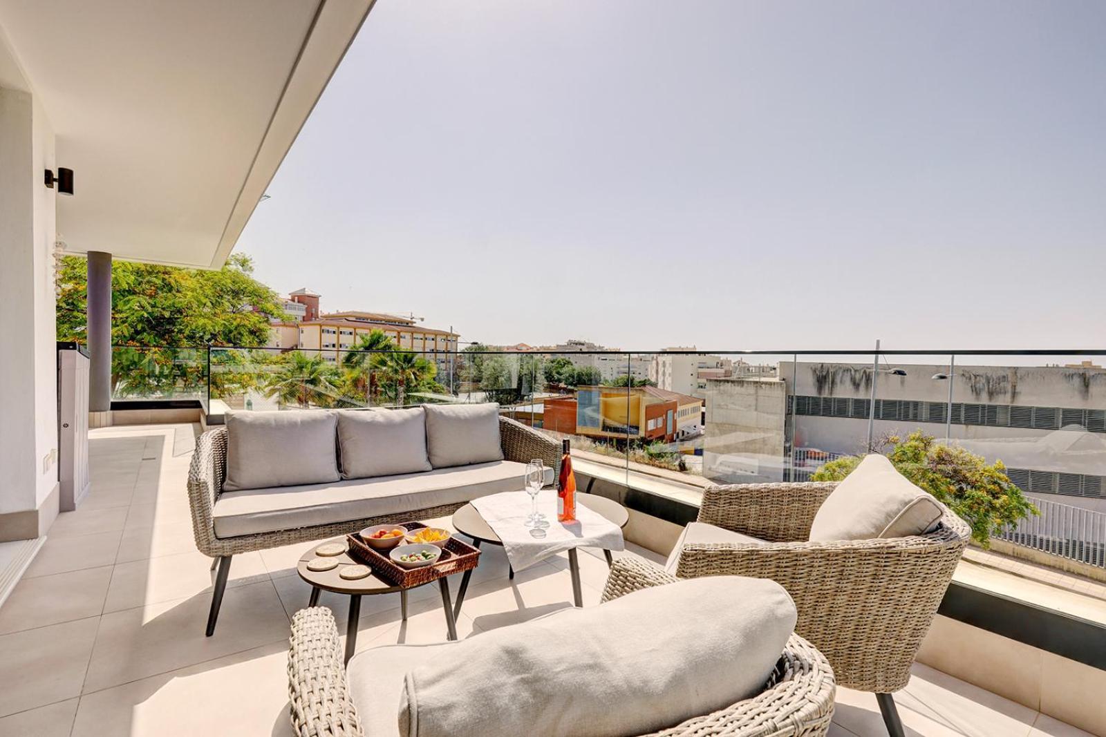 Estepona Place - Spacious Family City Apartment Exterior photo